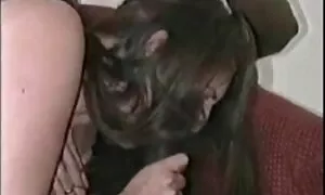 پێدەگات مژینی نەنکەک ...
